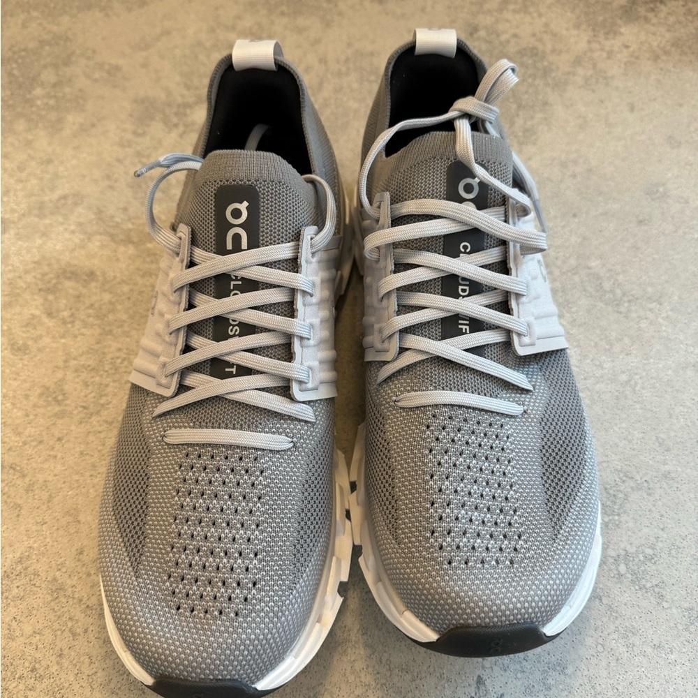 On cloud men’s sz 9.5 New